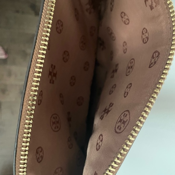 Tory Burch Robinson Pebbled Leather Messenger Tote - Picture 6 of 11